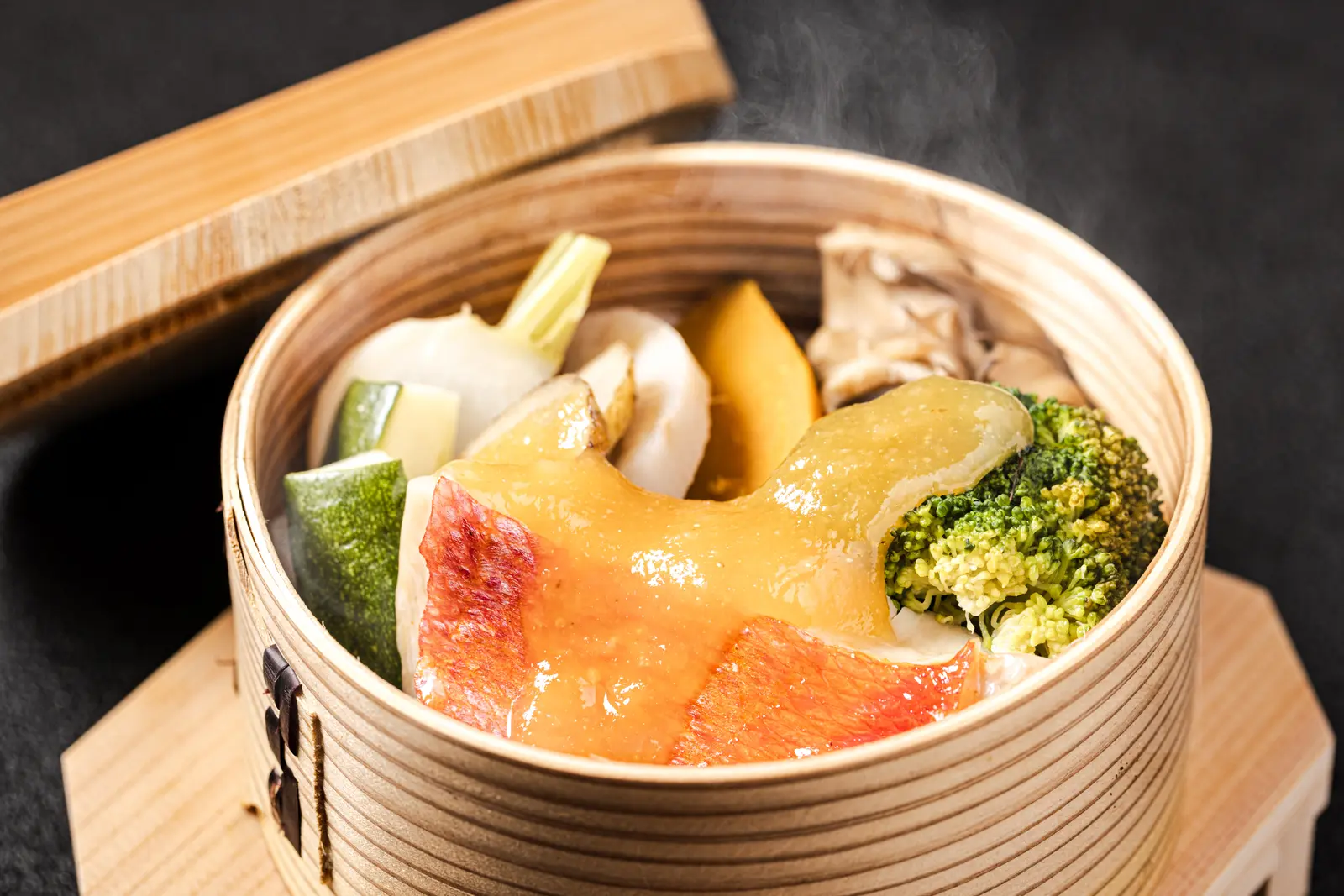 野菜と金目鯛の蒸籠蒸し